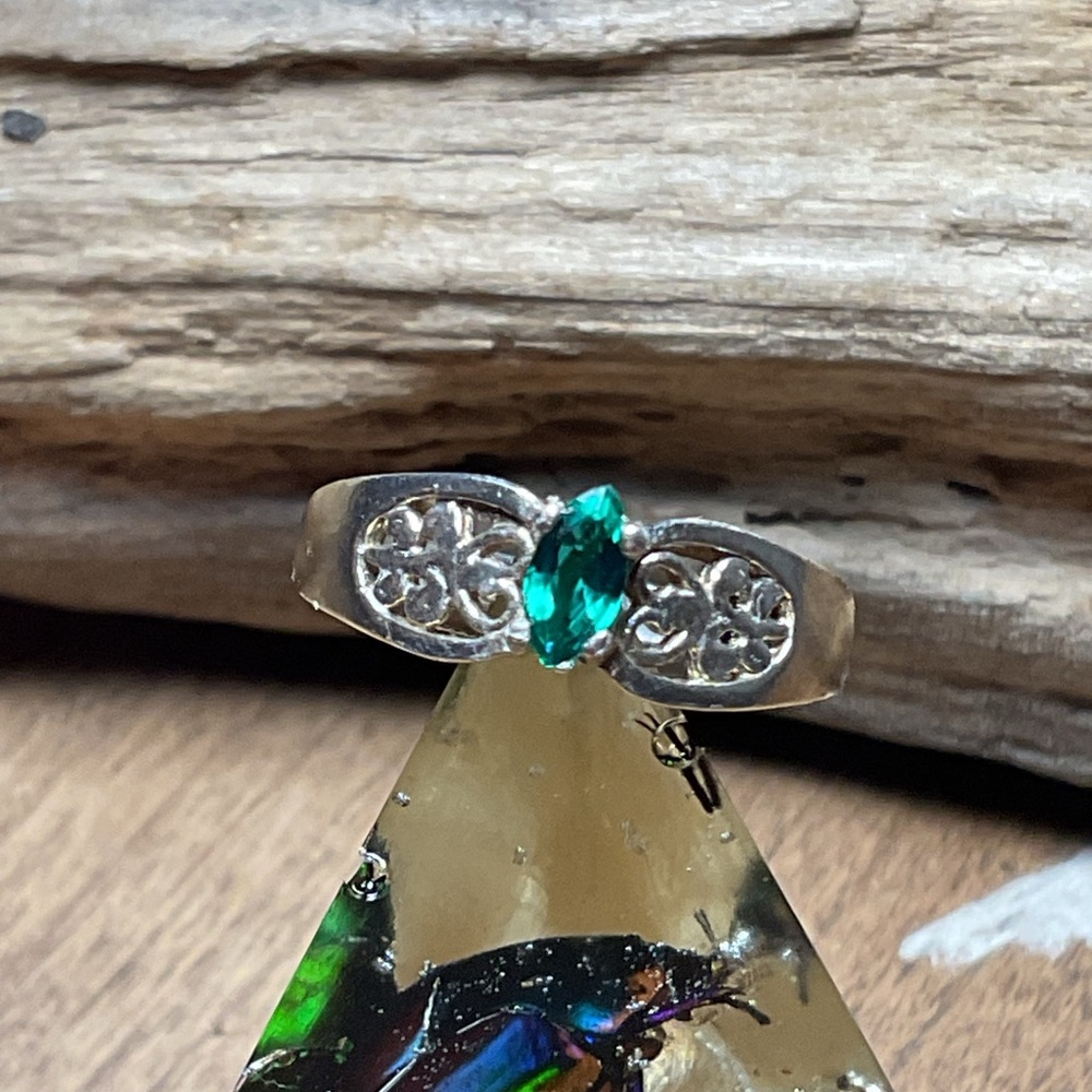 Emerald .925 Silver Ring